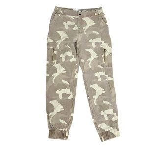 Hollister ultra high-rise camo elastic waist cargo pants size large